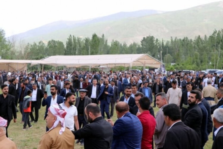 Hakkarili aşiretin gelin ve damadından &ouml;rnek davranış!