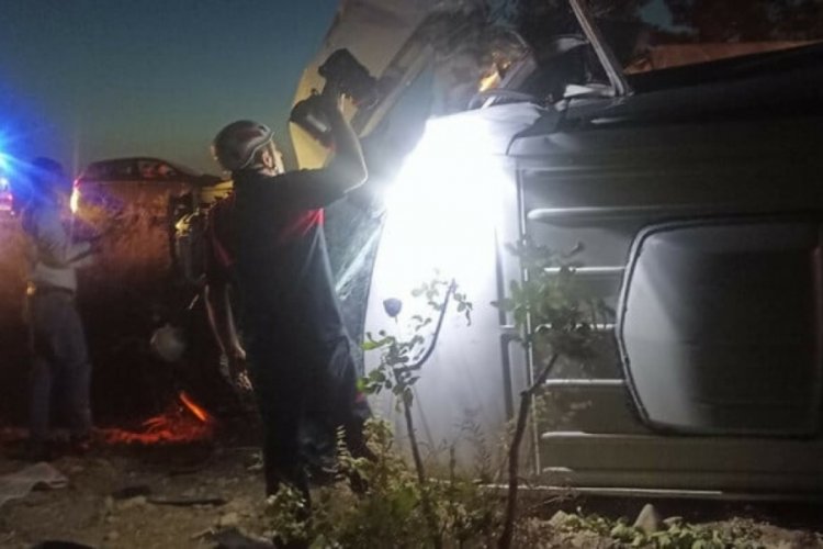Şanlıurfa'da minib&uuml;s ile ticari ara&ccedil; &ccedil;arpıştı! 1 &ouml;l&uuml; 10 yaralı