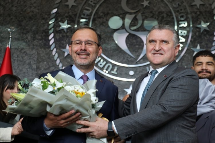Gen&ccedil;lik ve Spor Bakanı Osman Aşkın Bak, g&ouml;revi Kasapoğlu'ndan teslim aldı