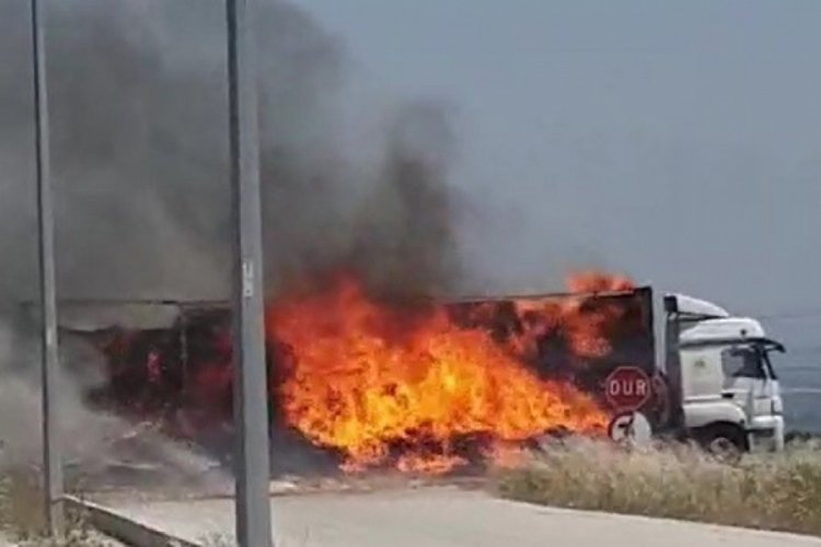 &Ccedil;anakkale'de tır alev topuna d&ouml;nd&uuml;