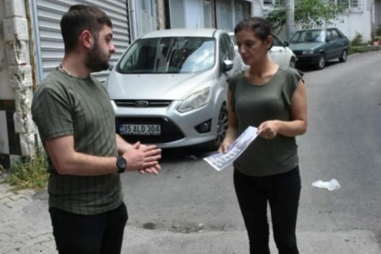 İzmirli anne kaybolan kızını afişlerle arıyor