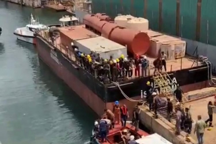 İstanbul'da tersaneden denize d&uuml;şen iş&ccedil;i hayatını kaybetti