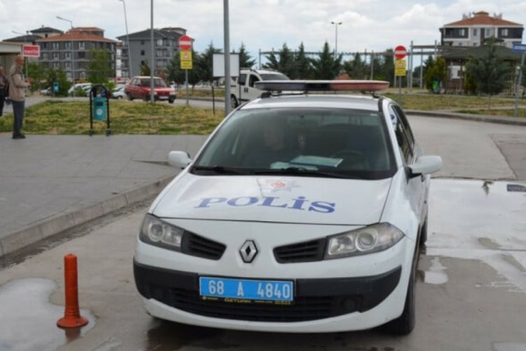 Aksaray'daki liseliyi tartıştığı kişi bacağından bı&ccedil;akladı!
