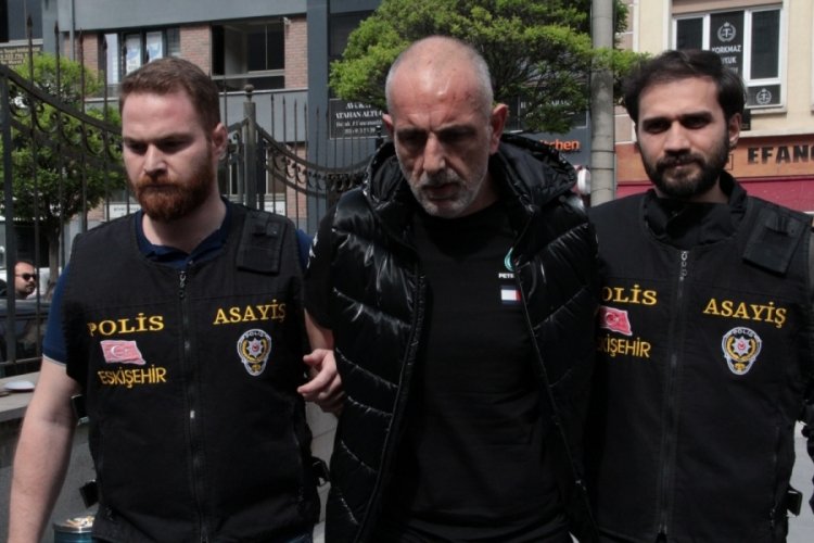 Eskişehir'de tartıştığı adamı başına vurarak &ouml;ld&uuml;ren ş&uuml;pheli adliyeye sevk edildi
