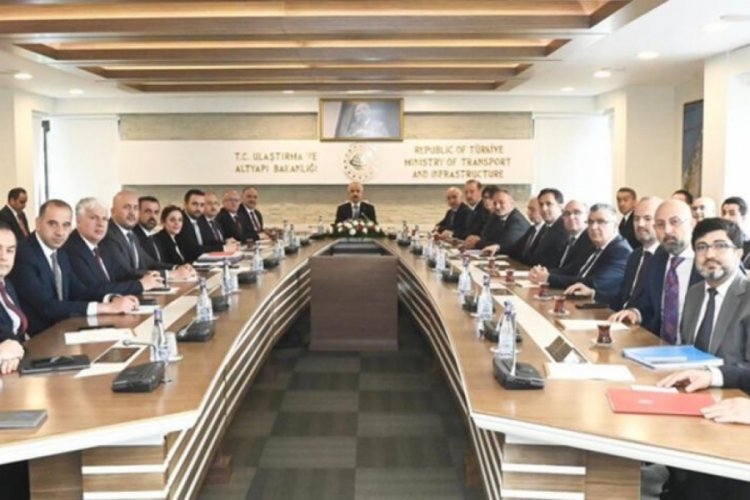 Ulaştırma ve Altyapı Bakanı Uraloğlu ilk toplantısını yaptı