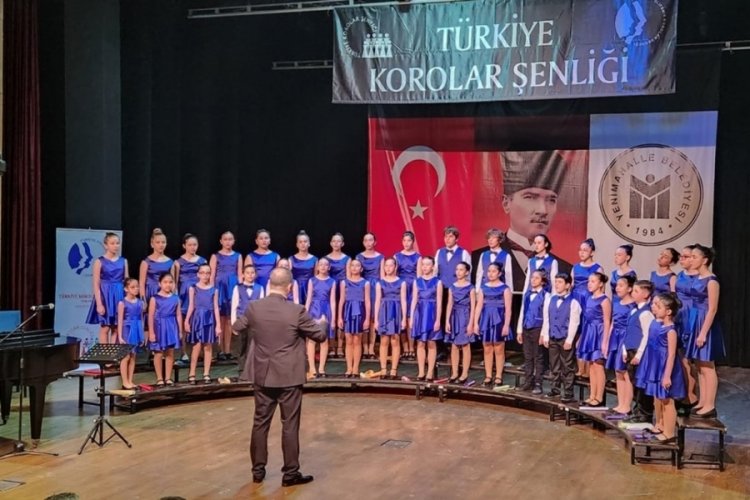 Bursa Nil&uuml;fer'in &Ccedil;ocuk ve Gen&ccedil;lik Koroları &ouml;d&uuml;l aldı