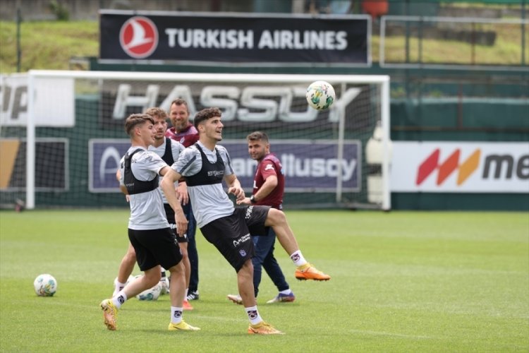 Trabzonspor, Medipol Başakşehir ma&ccedil;ı i&ccedil;in İstanbul'a gitti