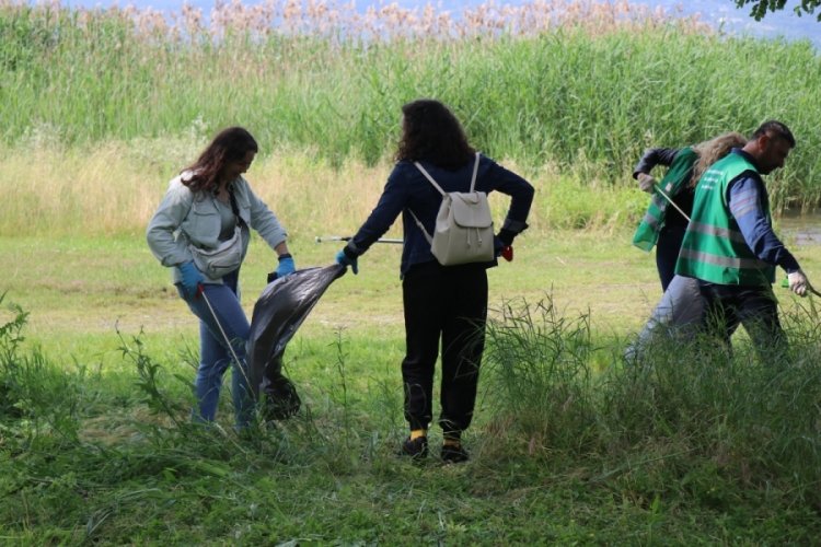 Sakarya Sapanca G&ouml;l&uuml;'nden &ccedil;ıkan atıklar g&ouml;renleri şaşırttı