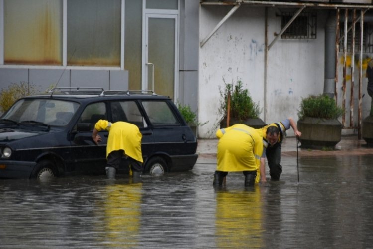 Ordu'da sel tehlikesi nedeniyle bazı &ouml;ğrenciler i&ccedil;in eğitime ara verildi