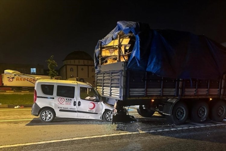 Samsun'da T&uuml;rk Kızılay kan nakil aracı kaza yaptı!