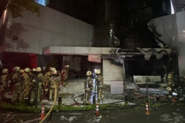 İstanbul'da teknoloji mağazasında yangın &ccedil;ıktı!
