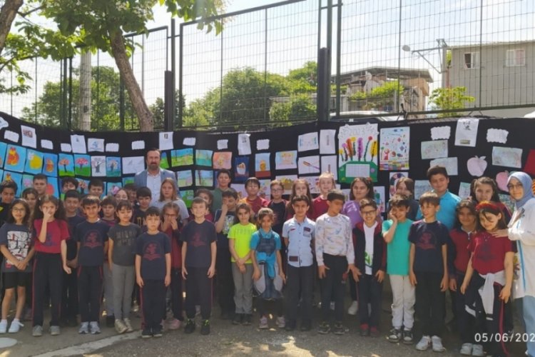 Bursa'da eTwinning projesi kapsamında &ccedil;ocuklar okul duvarlarını tuvale &ccedil;evirdi!