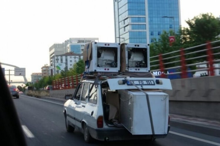 Diyarbakır'da otomobilini nakliye aracı gibi kullandı! Tehlikeli yolculuk