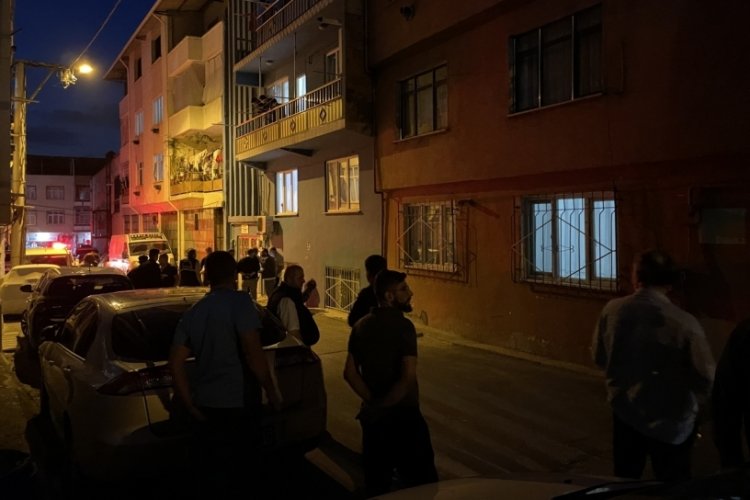 Bursa'da evinde &ouml;l&uuml; bulunan adamın oğlu katil zanlısı olarak yakalandı