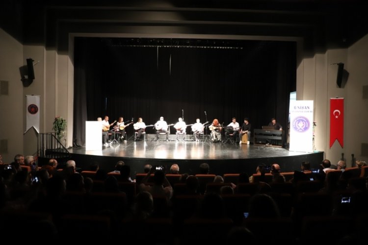 Bursa Yıldırım 6 Nisan Anadolu Lisesi'nden yıl sonu m&uuml;zik ş&ouml;leni etkinliği