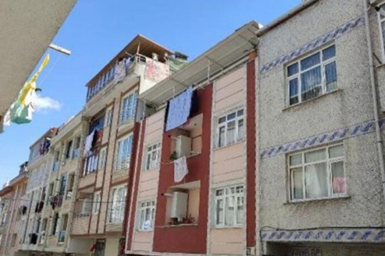 İstanbul'da 3. kattan d&uuml;şt&uuml;, hayatını kaybetti