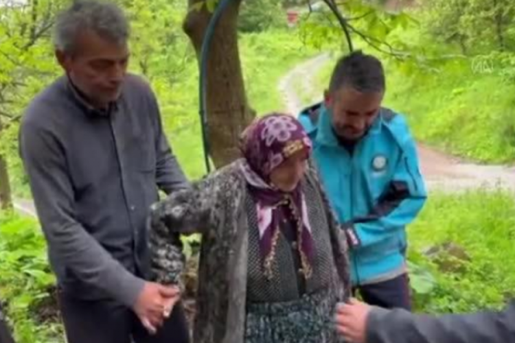 Kastamonu'da sel y&uuml;z&uuml;nden mahsur kalan hastaların imdadına UMKE yetişti
