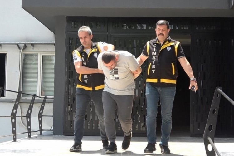 Bursa'da babasını &ouml;ld&uuml;rd&uuml;ğ&uuml; ortaya &ccedil;ıkan zanlı adliyede