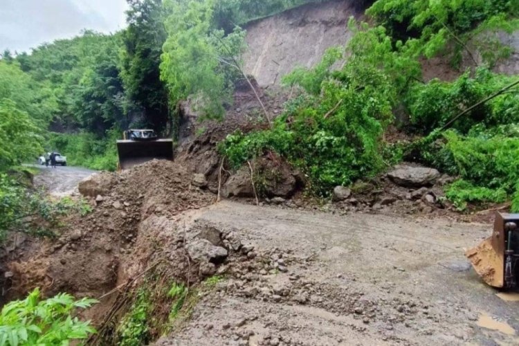 Ordu'da sağanak, heyelanlara neden oldu
