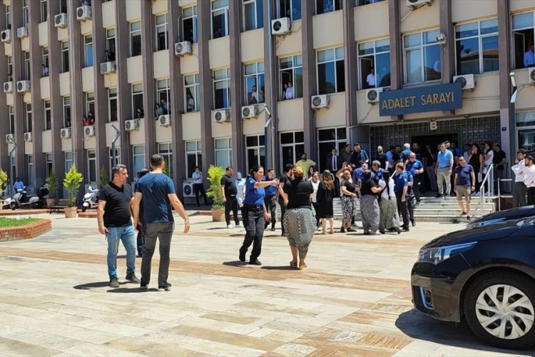 Aydın'da adliyede bı&ccedil;aklı kavga! 1 yaralı