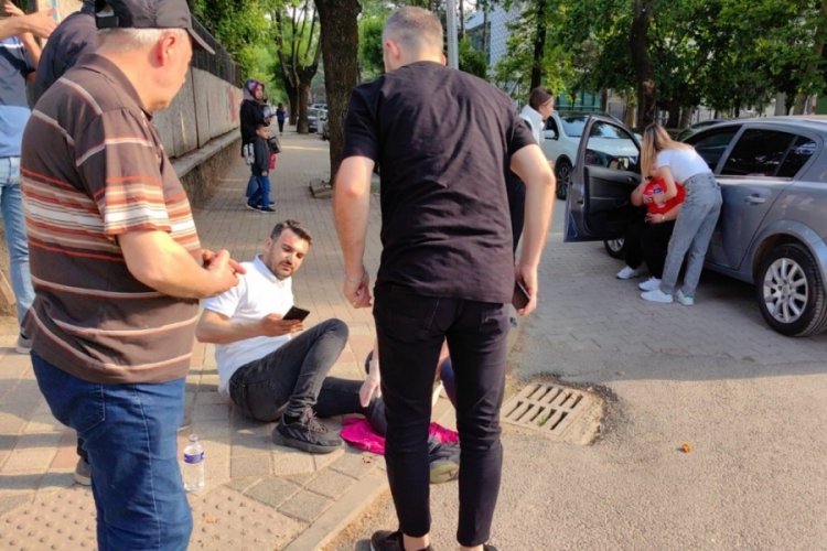 Bursa'da kazaya karışan kadın s&uuml;r&uuml;c&uuml; g&ouml;zyaşlarına boğuldu