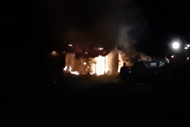 Bolu'da evin yanındaki baraka alev alev yandı