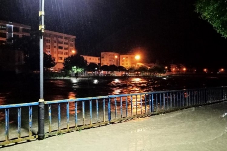 Samsun'da 3 il&ccedil;ede eğitime ara verildi