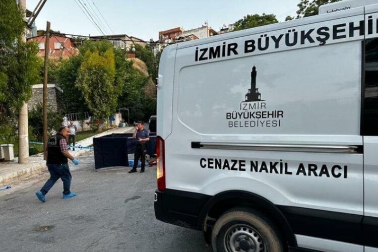 İzmir'de cep telefonunu vermemek i&ccedil;in direndiği sırada &ouml;ld&uuml;r&uuml;ld&uuml; iddiası!