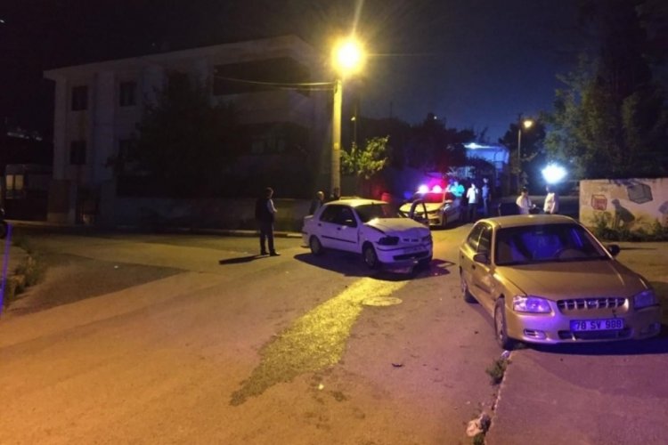 İki otomobilin &ccedil;arpıştığı kazada s&uuml;r&uuml;c&uuml; alkoll&uuml; &ccedil;ıktı