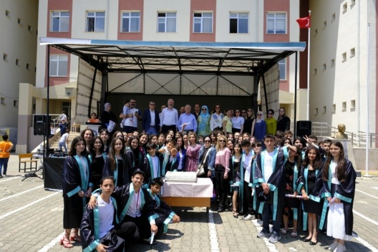 Bursa'da &ouml;ğrenciler yıl sonu şenliğinde doyasıya eğlendi