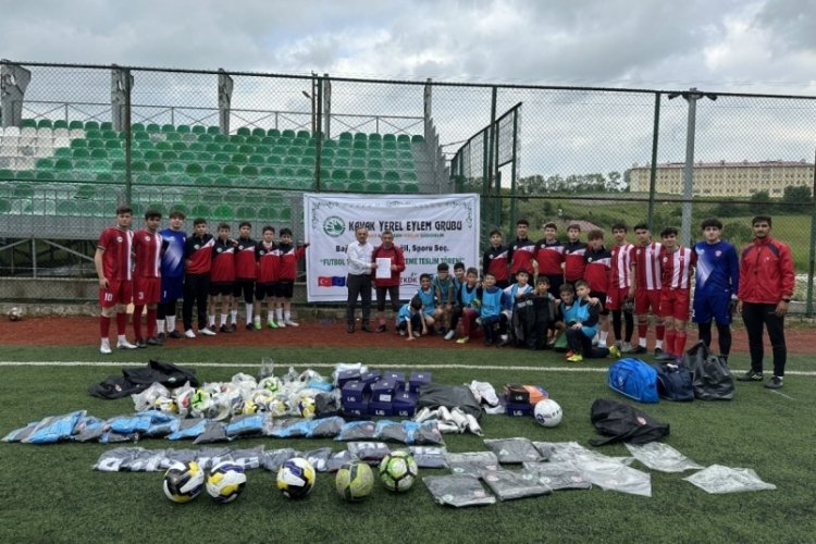 Kavak YEG'den sporculara malzeme desteği