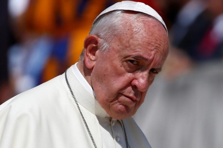 Papa Francis hastaneye kaldırıldı