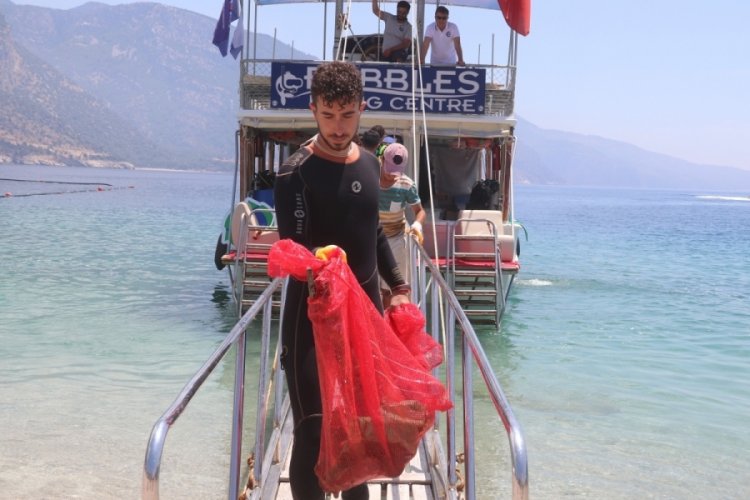Muğla &Ouml;l&uuml;deniz'de su altı ve koy temizliği yapıldı