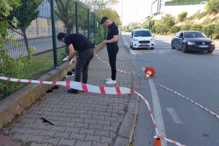 Kocaeli'nde bı&ccedil;aklı kavga: 1 yaralı