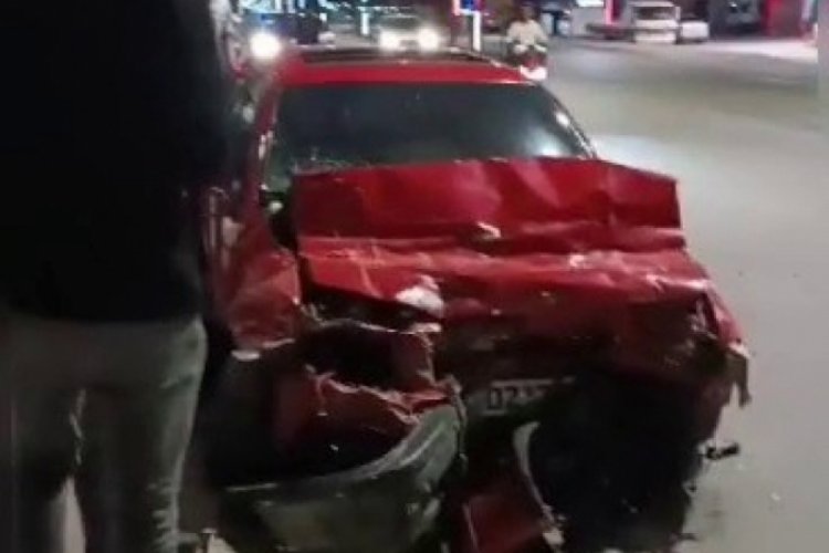 Tokat'ta kamyonet ve otomobil &ccedil;arpıştı: 1'i &ccedil;ocuk 4 yaralı