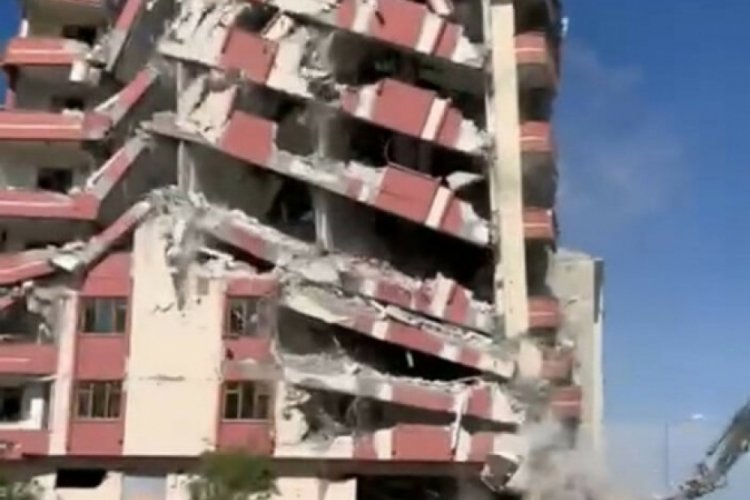 Elazığ'da hasarlı bina tek dokunuşla yerle bir oldu!