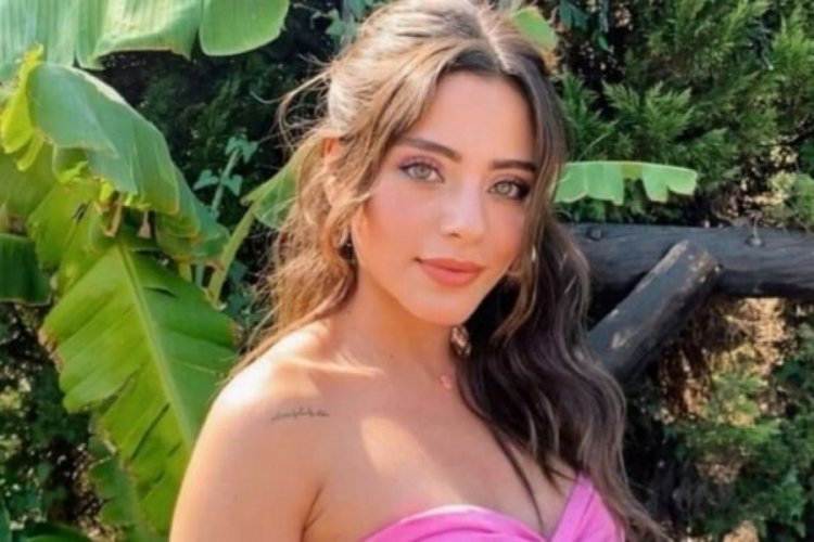 Sıla T&uuml;rkoğlu mini elbisesiyle havuz başında poz verdi