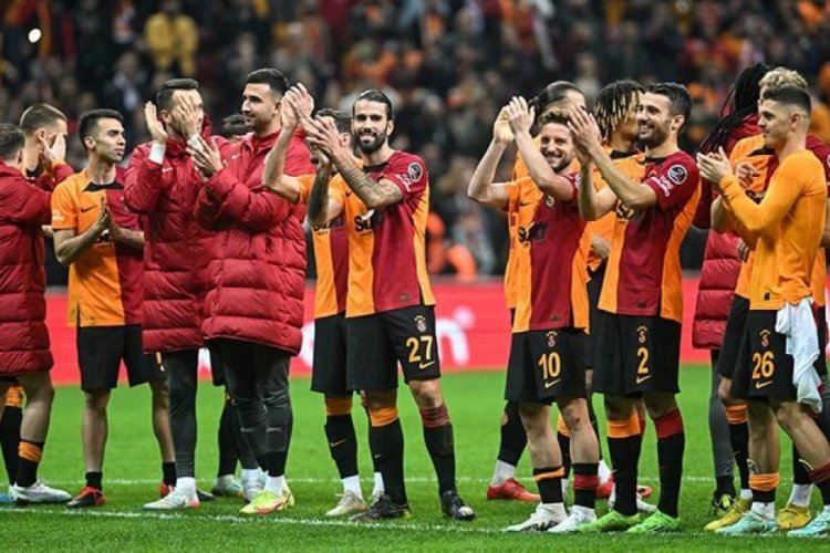 Galatasaraylı futbolculardan personele jest