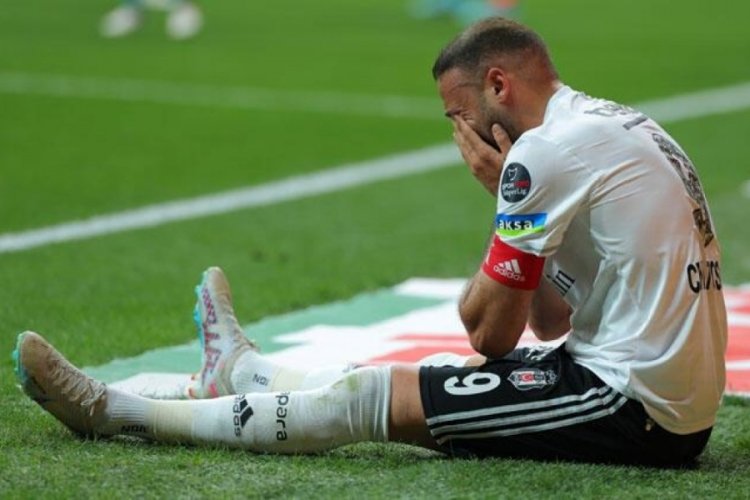 Cenk Tosun 2 ay sahalardan uzak kalacak