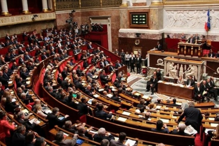 Fransa'da muhalefet emeklilik reformunun iptalini &ouml;ng&ouml;ren tasarıyı geri &ccedil;ekti