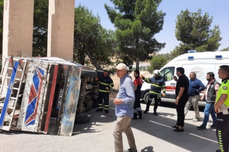 Mardin'de hurda y&uuml;kl&uuml; ara&ccedil; devrildi