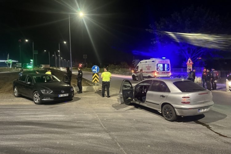 Tekirdağ'da iki otomobil &ccedil;arpıştı