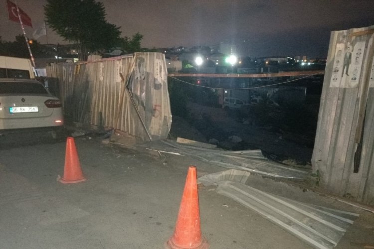 İstanbul Bah&ccedil;elievler'de ticari taksiye &ccedil;arpan otomobil şantiye alanına u&ccedil;tu