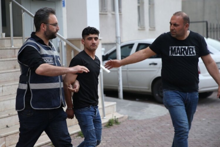 Kayseri'de 2 su&ccedil;tan 19 yıl ceza aldı! Emniyet &ccedil;ıkışında poz verdi