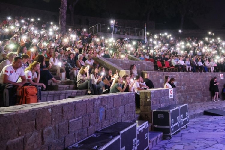 Antakya Medeniyetler Korosu Marmaris'te dinleyenleri b&uuml;y&uuml;ledi!