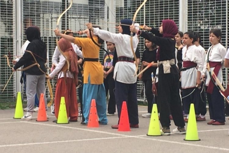 Bursa'da İmam hatip lisesi &ouml;ğrencileri h&uuml;nerlerini sergiledi