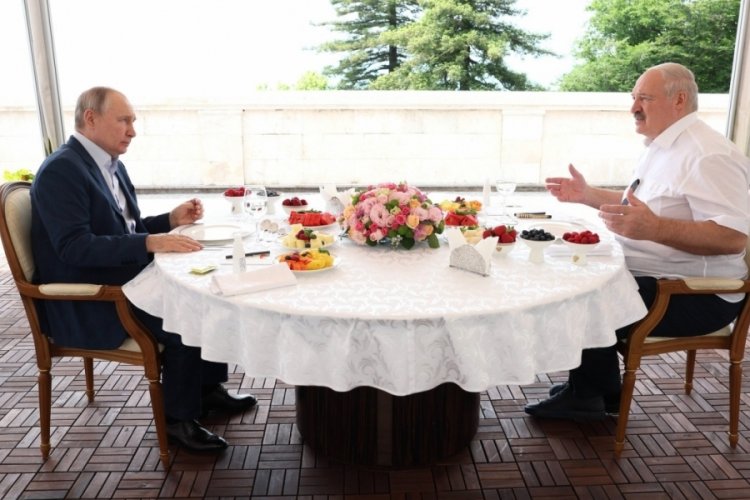 Putin: Belarus'a n&uuml;kleer silah konuşlandırma hazırlıklarımızı 7-8 Temmuz'da tamamlayacağız