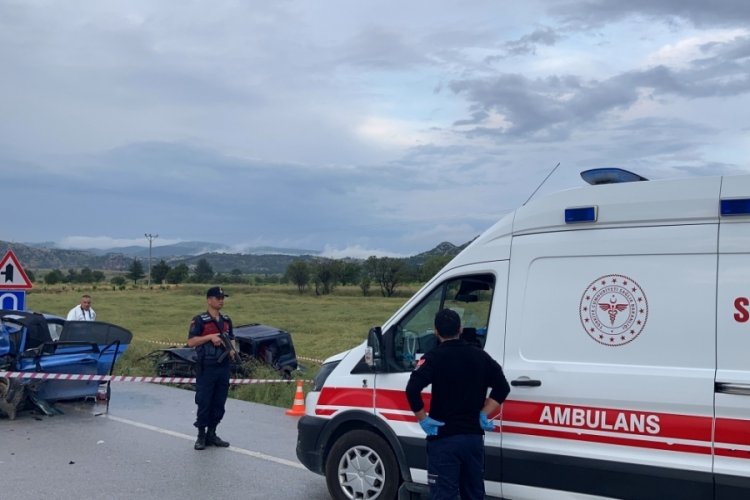 Burdur'da korkun&ccedil; kaza: 5 &ouml;l&uuml;, 2'si ağır 5 yaralı