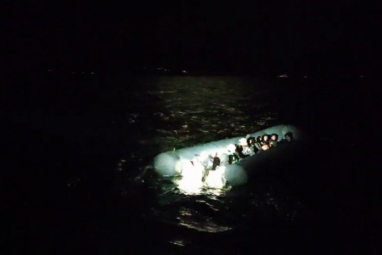 &Ccedil;anakkale'nin Ayvacık a&ccedil;ıklarında 34 g&ouml;&ccedil;men yakalandı