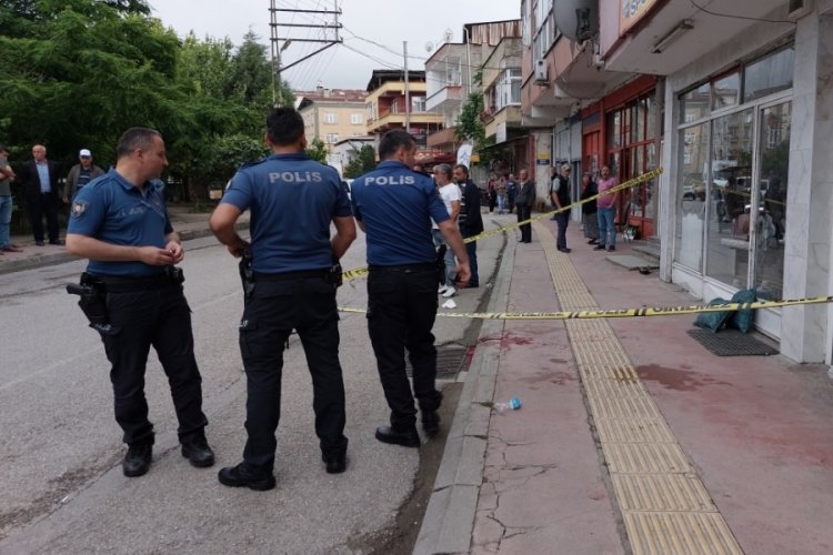 Samsun'da iş yerinin &ouml;n&uuml;nde uğradığı silahlı saldırıda ağır yaralandı